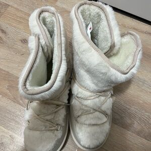 Ardene Cream Faux Fur Winter Boots